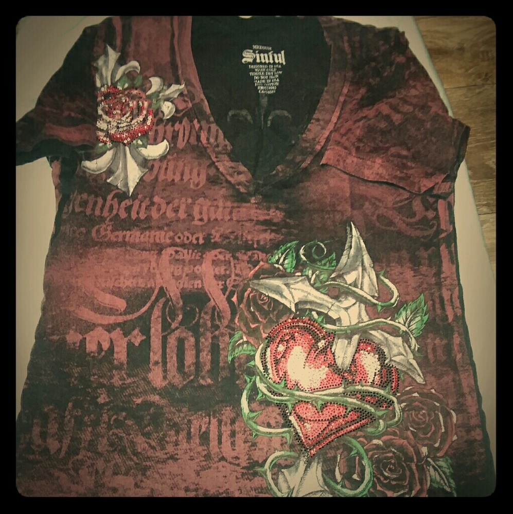 🌷 Sinful Deigner Tee Sz Med.